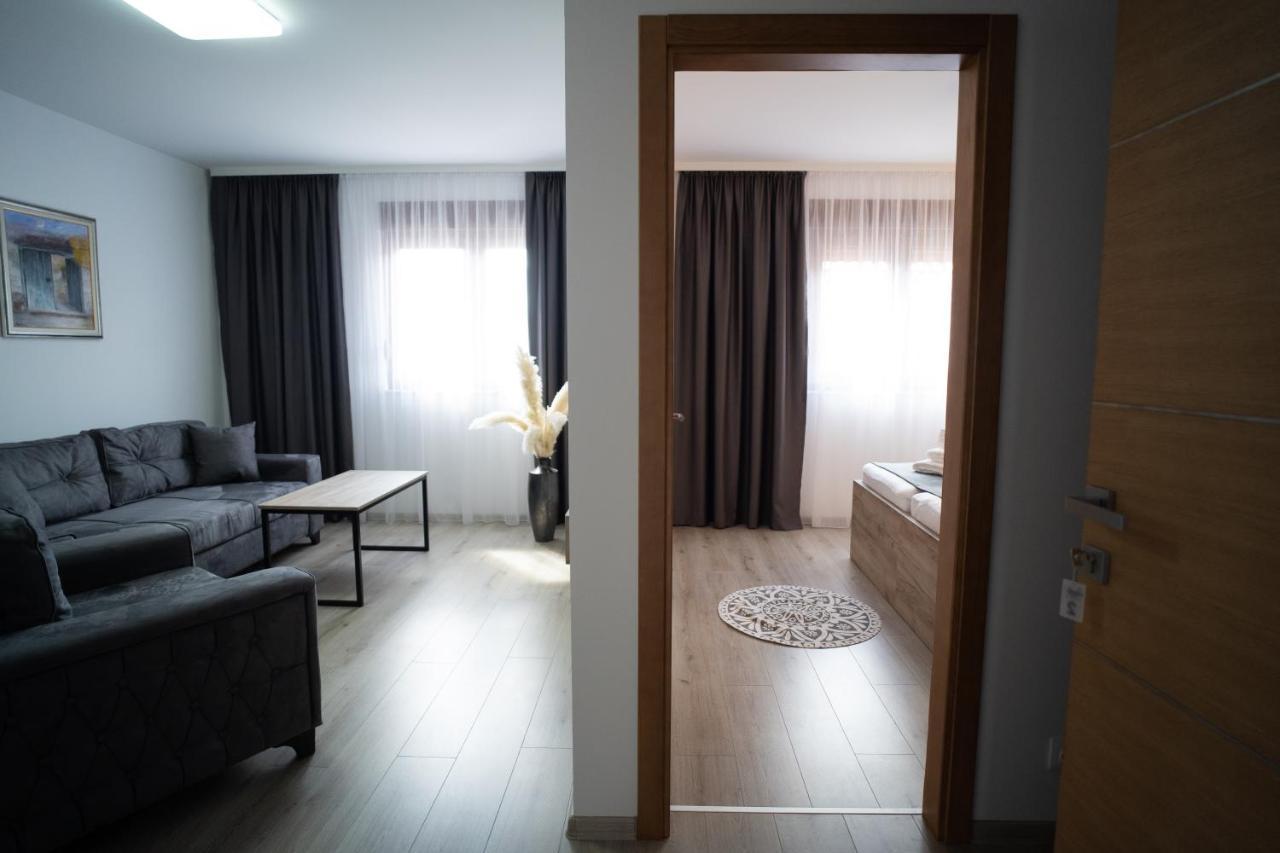 Apartments And Rooms Smile 莫斯塔尔 外观 照片
