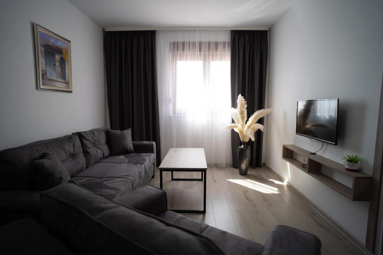 Apartments And Rooms Smile 莫斯塔尔 外观 照片