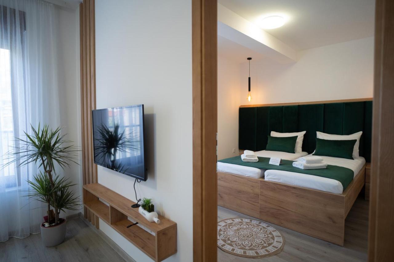 Apartments And Rooms Smile 莫斯塔尔 外观 照片