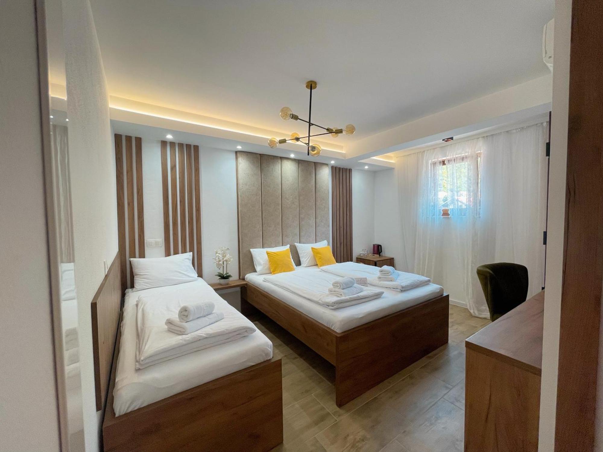 Apartments And Rooms Smile 莫斯塔尔 外观 照片